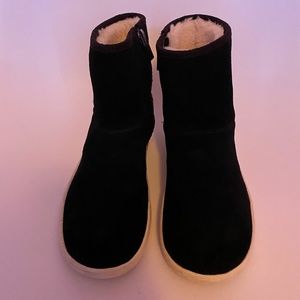 Black UGG
